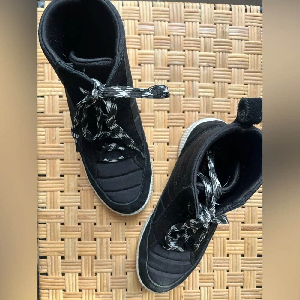 Crown Vintage excellent worn